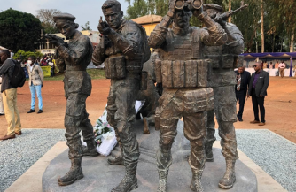 В Центральноафриканской республике увековечили российских инструкторов и африканских солдат
